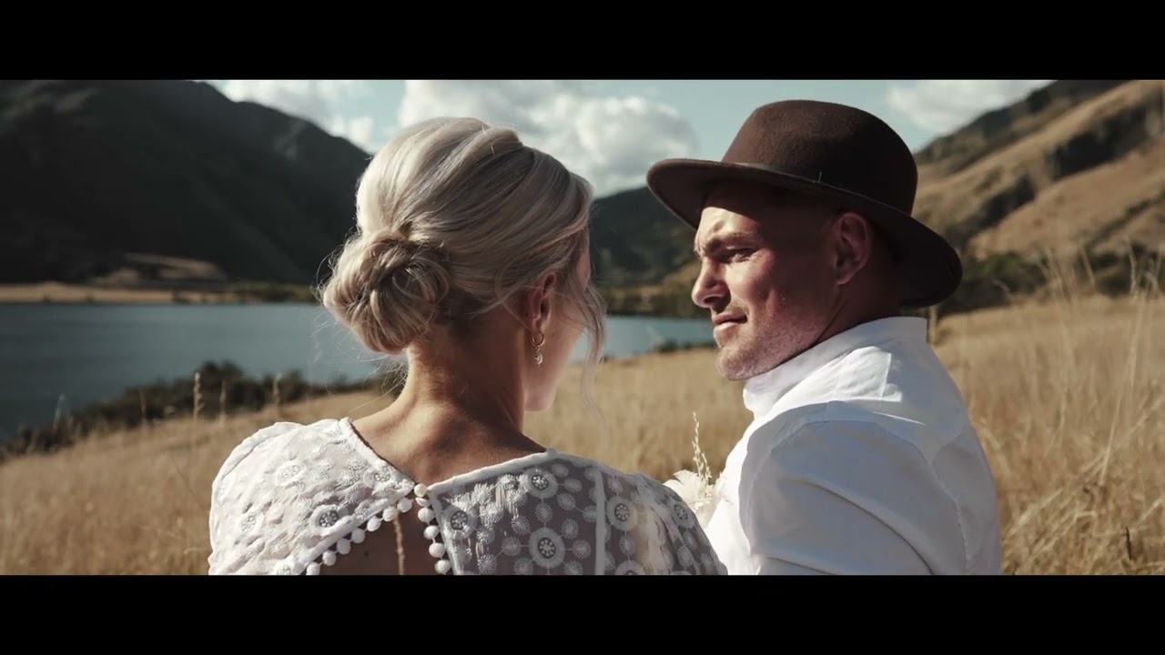 Eloping in NZ - Beth & Joes' Autumn wedding at Moke Lake & Bob's Cove