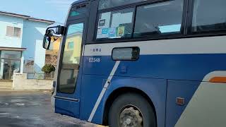 ６１０系統江差ターミナル行きE2348、２００５年式元京急バス、トイレ付きHINOセレガFD。