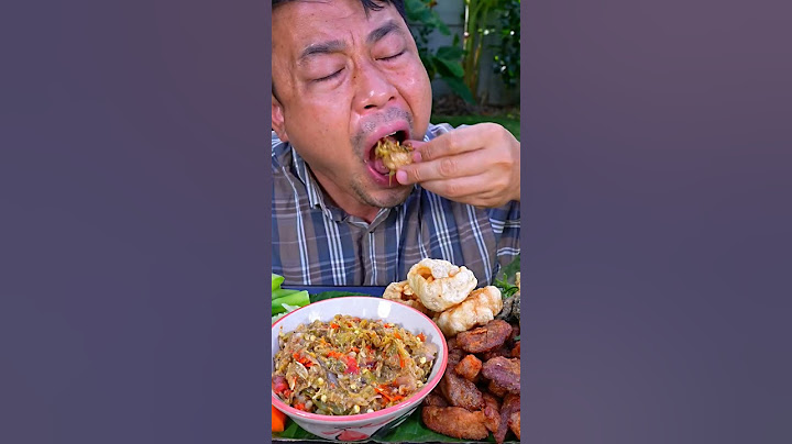 น้ำพริกหนุ่ม แคบหมู หนังปลาแซลมอนทอด หมูทอด ผักลวก ไข่ต้ม