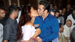 Salman Khan Kissing Jacqueline Fernandez