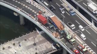 阪神高速環状線で大型トレーラー横転　一部区間で通行止め