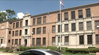 Police arrest Jacksonville teacher accused of sexting minors