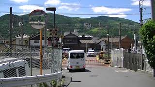 00100　ＪＲ西日本・南海電鉄橋本駅の近くの東側の踏切　高野線の踏切から
