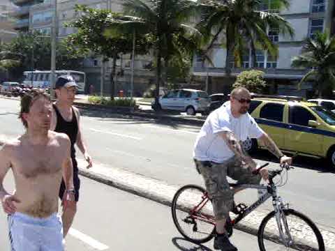 Radiohead - Thom Yorke correndo em Ipanema