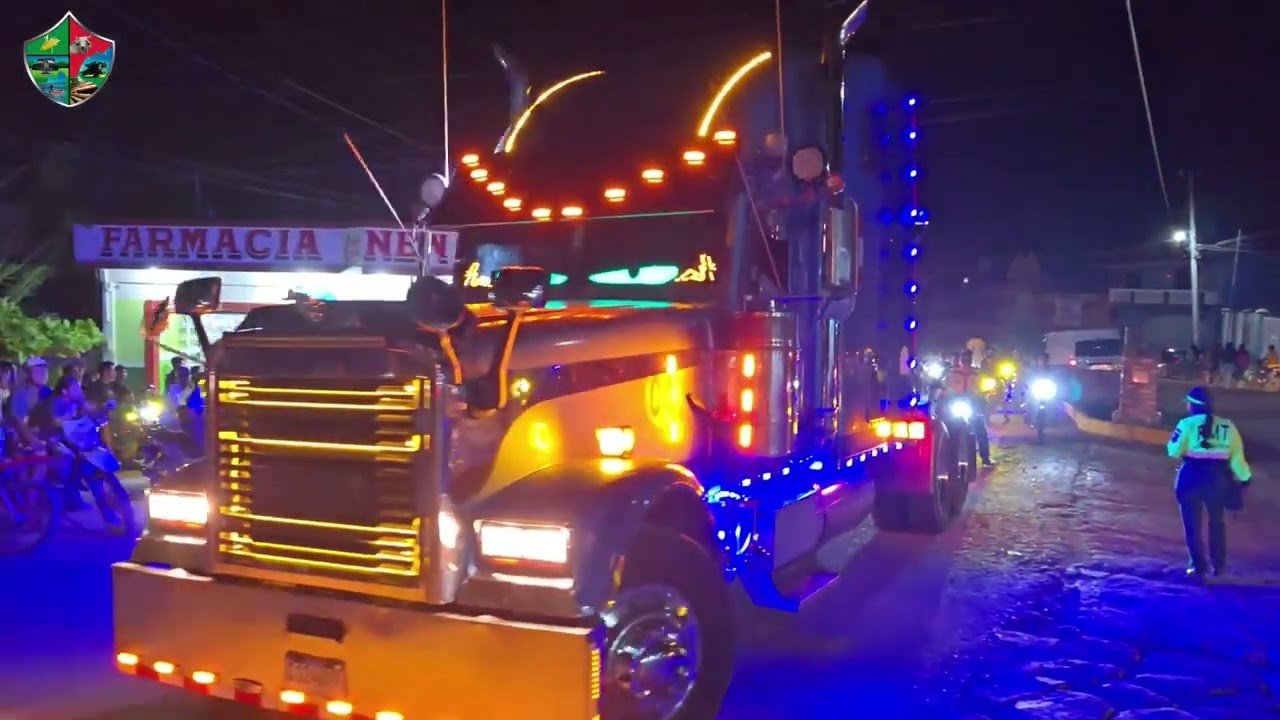 Desfile de Camiones Modificados Sayaxché, Petén.