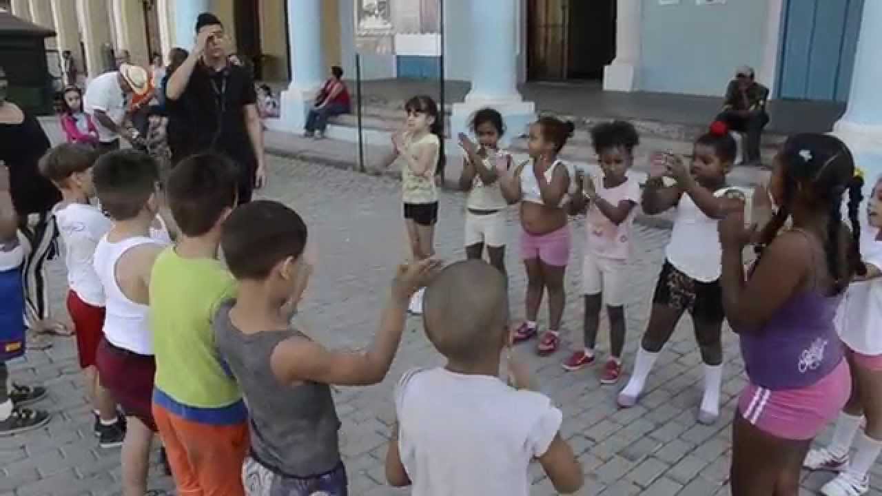 Niños Cubanos despidiendo la Clase con lema de José Martí. - YouTube