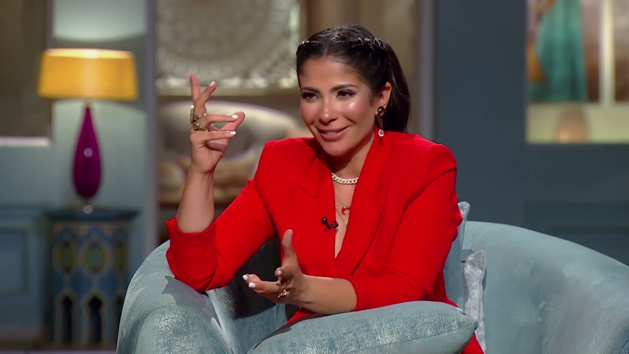 أعمالها مع أحمد زكي وأحمد السقا.. وذكريات حفل زفافها.. منى زكي في 