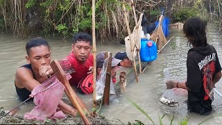 SEJUTA IKAN TERJEBAK DI WARENG Cari ikan Di Sungai Hasilnya Bikin Ketagihan