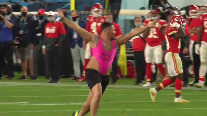 (Full Video) Super Bowl 55 Streaker with Kevin Har...