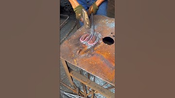 The tongs handle bending process- Good tools and machinery make work easy