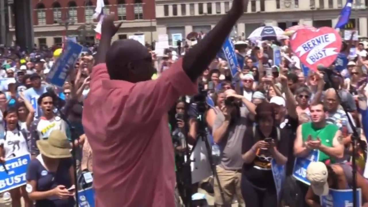 Speaker Tim Black Energizes Huge Audiences news reporter job description