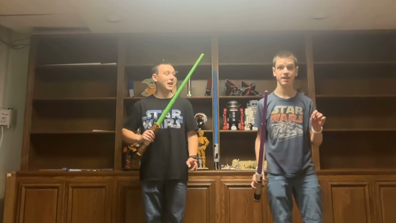 Figure-eight lightsaber spin