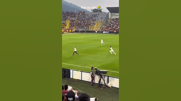 vini attacked by fan😳😨😳#shorts #vinicius #fans #football #brasil