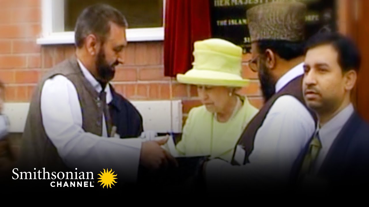 How a Visit to a Mosque Underscored the Evolving Role of the Queen | Smithsonian Channel