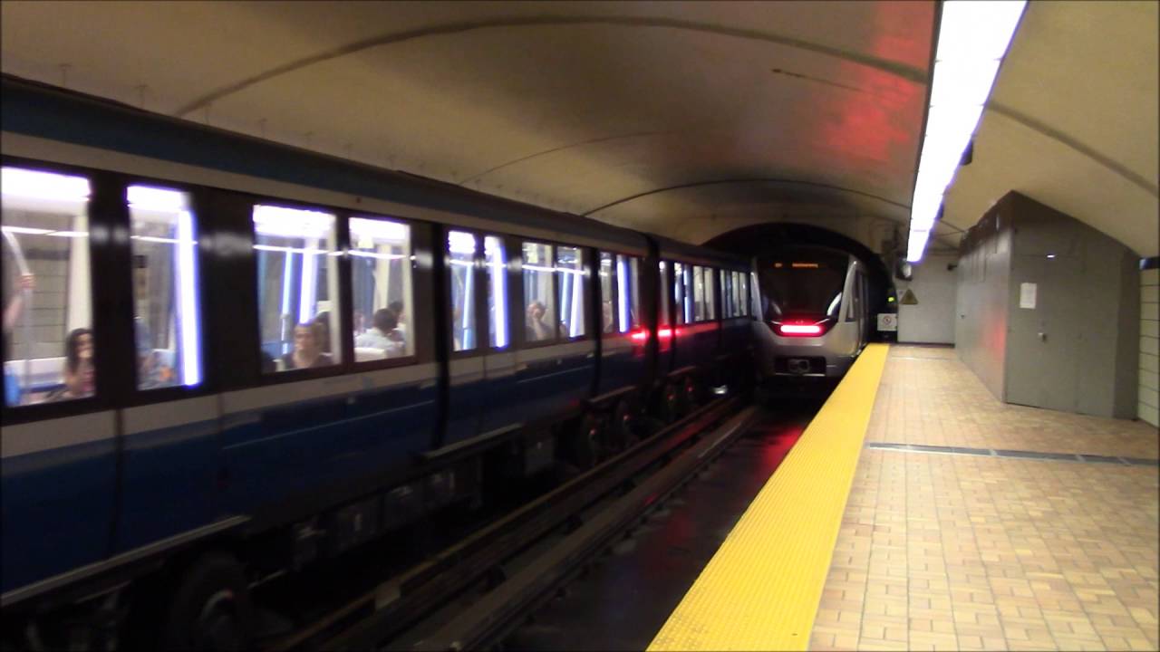 Two Azur trains cross at Sauvé stn!/Deux trains Azur se croisent à la ...