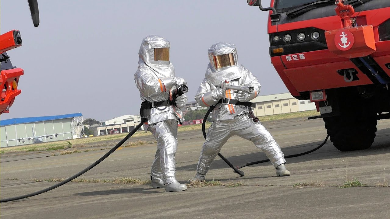 消防展示でアクシデント！　どこを見ればいい？　厚木基地日米親善春祭り2025