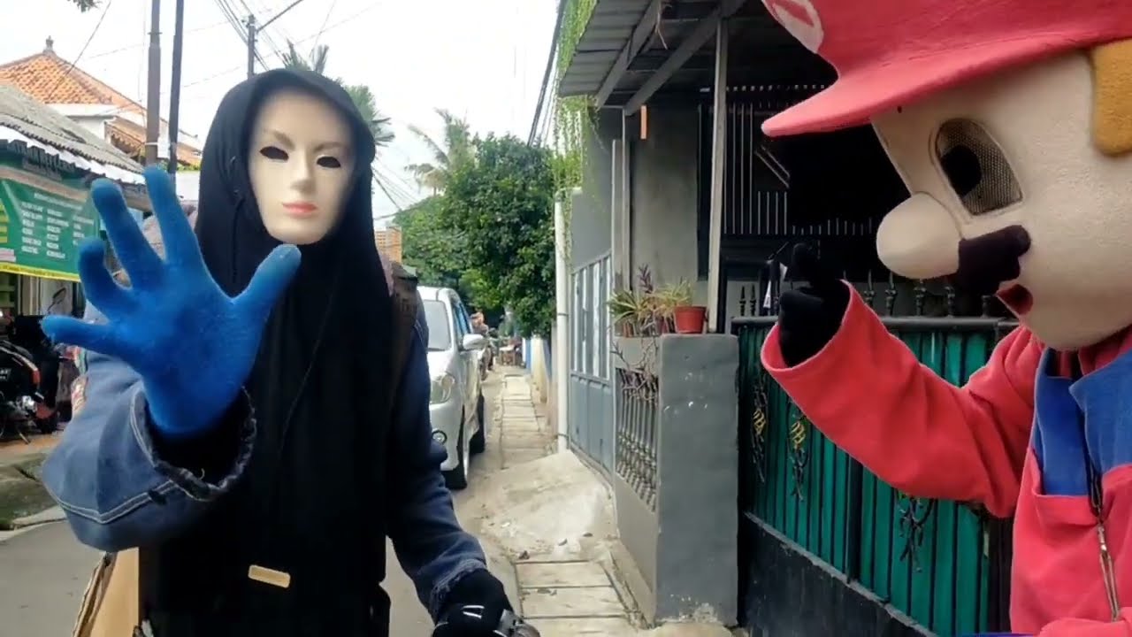 ПОСЛЕ ВСТРЕЧИ С КЛОУНОМ МАРИО Я ПОКУПАЮ МОРОЖЕНОЕ