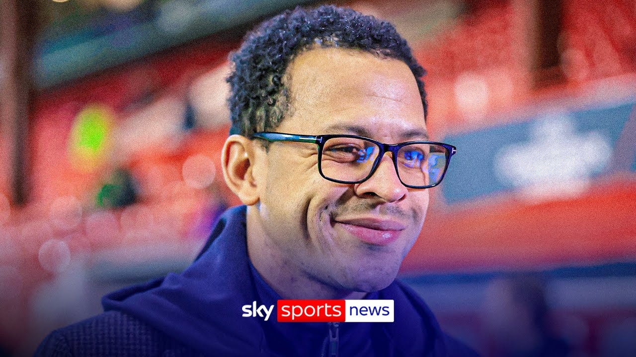 «Челси» назначил Лиама Розениора новым главным тренером, заключив с ним контракт до лета 2032 года.