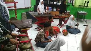 Download Gambang Kromong Smkn 43 Jakarta "kicir-kicir" Video MP3 Gambang Kromong Smkn 43 Jakarta "kicir-kicir"