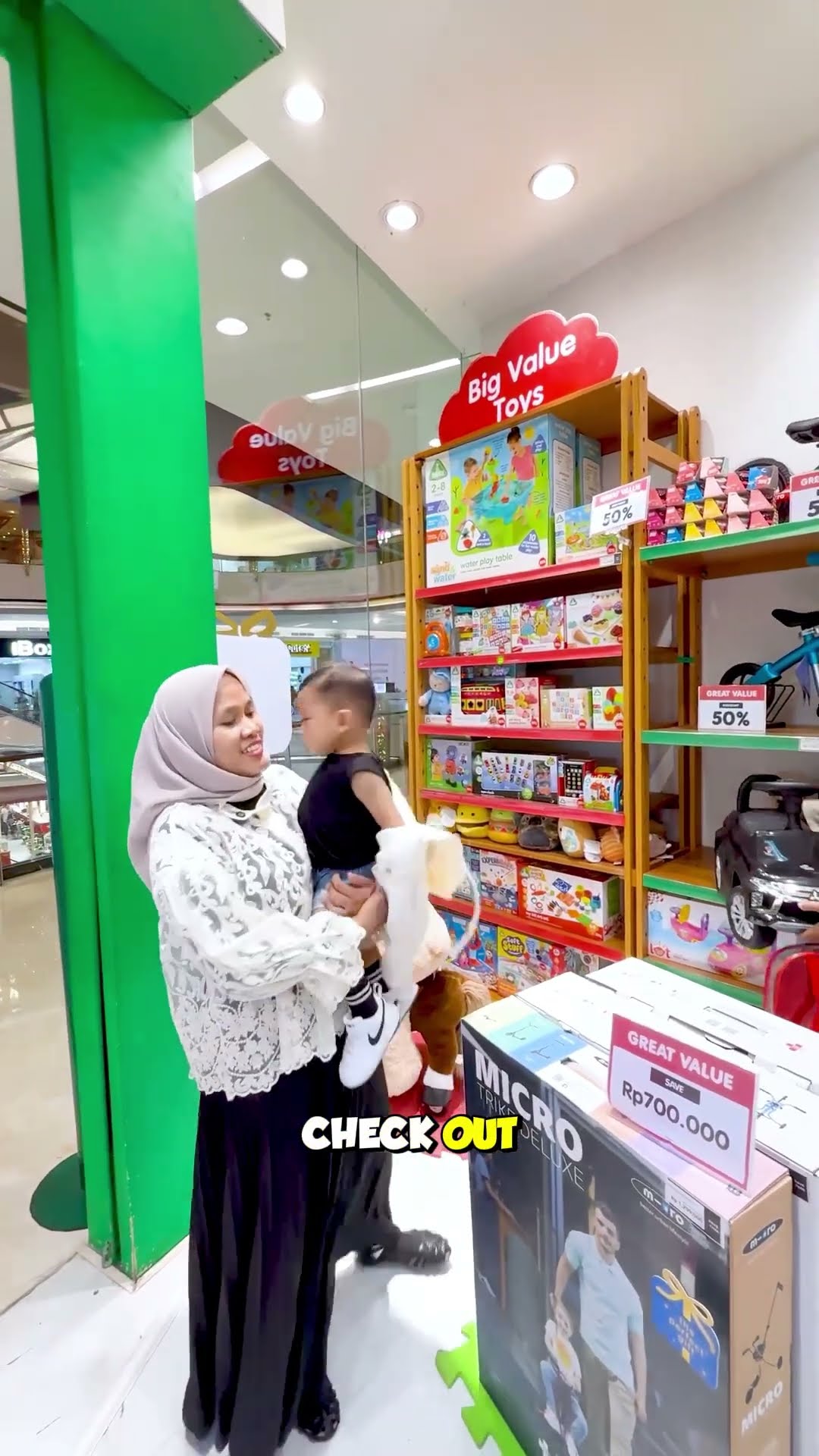 Borong satu Toko untuk Subscribers aku.. #riaricis