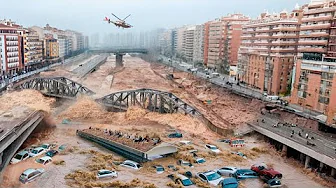 Mass Evacuation in Spain! Flash Flooding in Murcia and Valencia Turns Streets into Rivers