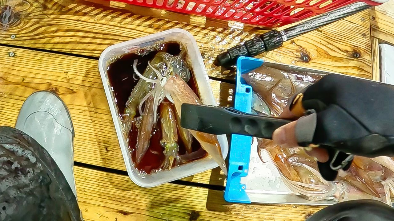 釣れたそばから漬ける「イカの沖漬け」。これが最高なんです。