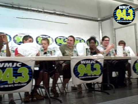 Zeppole Eating Contest 2009 at the Feast of Mother...