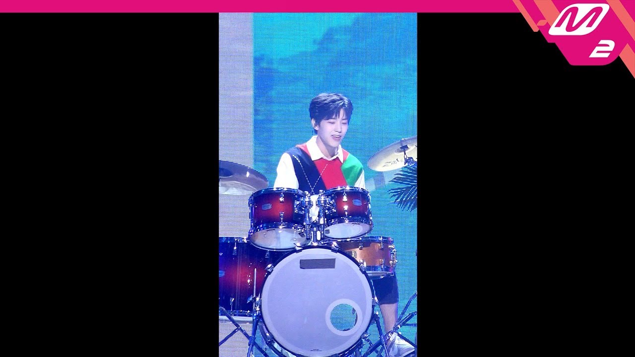 thumbnail [MPD직캠] 데이식스 도운 직캠 ‘한 페이지가 될 수 있게’ (DAY6 DOWOON FanCam) | @MGMA_2019.8.1