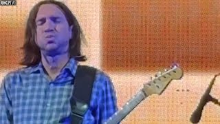 Even John Frusciante Needs A Break Sometimes To Take A Deep Breath And Stretch His Hands! (2023)