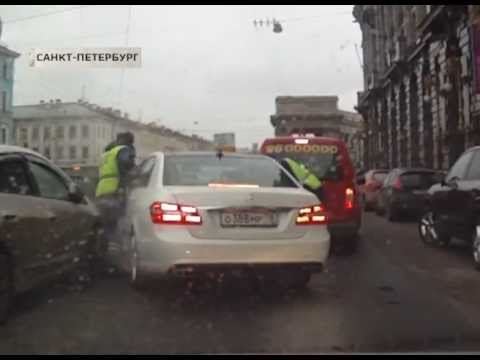 Павел Дуров сбил полицейских?