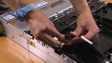 Lenovo ThinkSystem SR665 V3 installing a RAID flash power module