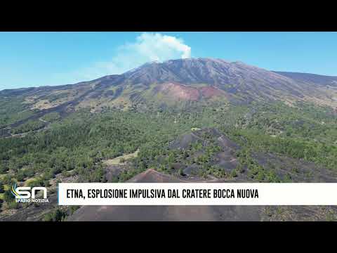 Video Etna, esplosione impulsiva dal cratere Bocca Nuova