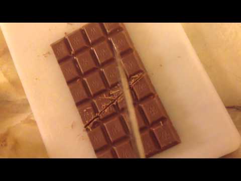 Video: Hur Man Gör En Chokladdrink Från Johannesbröd