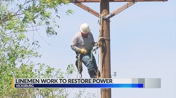 Linemen work to restore power