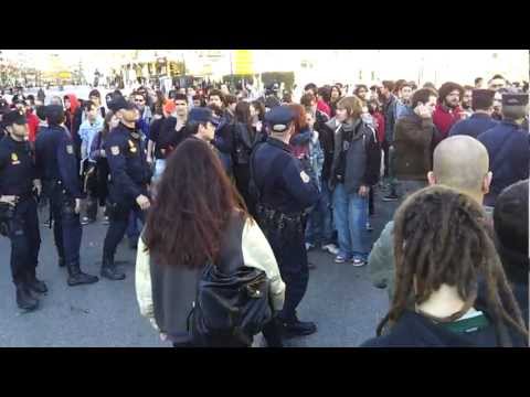 La Policía Nacional agrede a los estudiantes en València