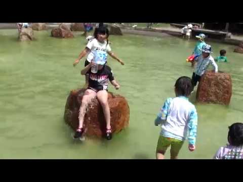 馬見丘陵公園 北エリア 徒渉池 としょうち お股から水が噴き出す女の子 何の水 お出かけ 水遊び 外遊び 無料 子どもの遊び場 Youtube