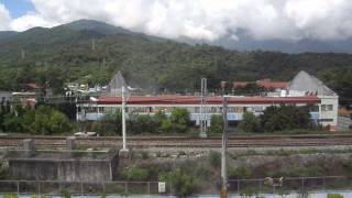 2015.09.01 10:36 區間車4621次通過拆除中之玉里國中體育館前