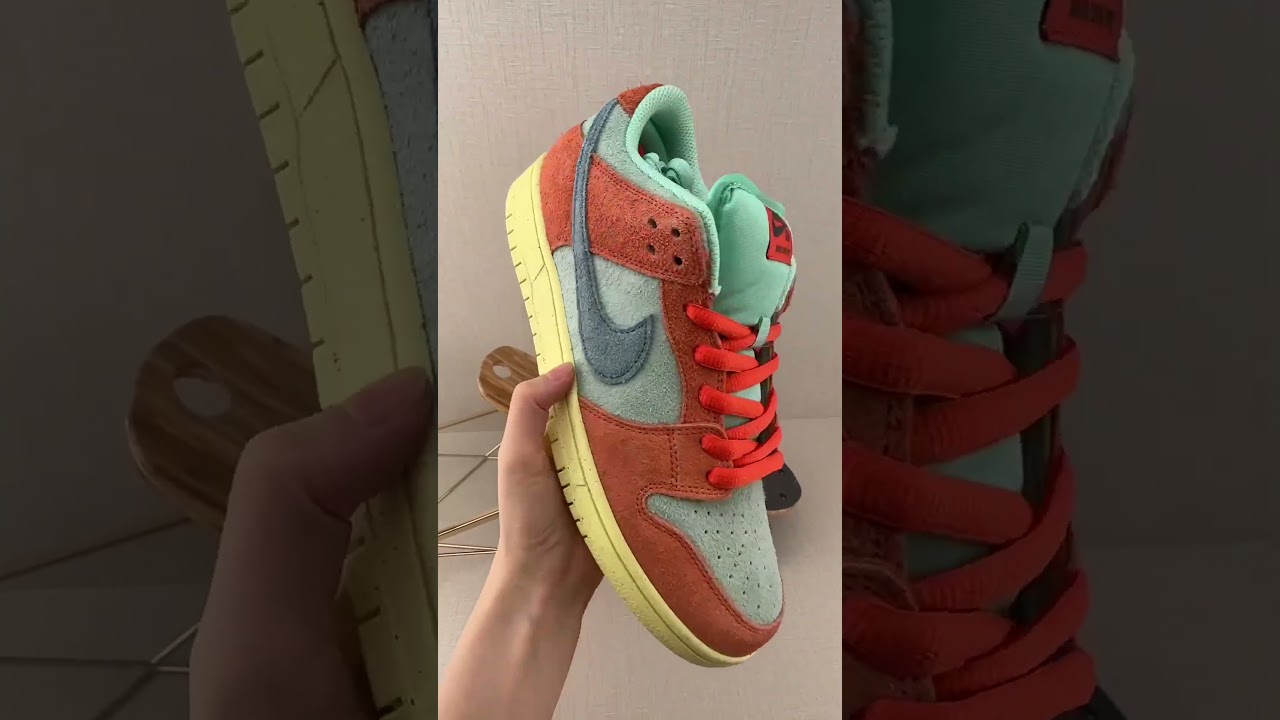 Nike SB Dunk Low "Noise Aqua"