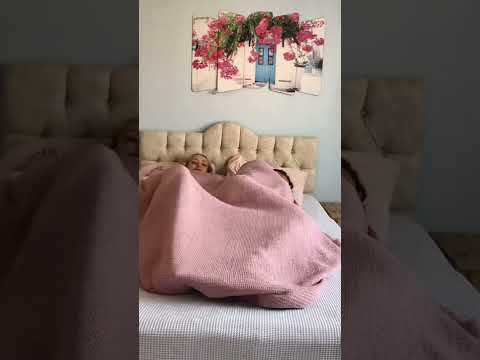 Видео: Дети раньше спали под одеялами?