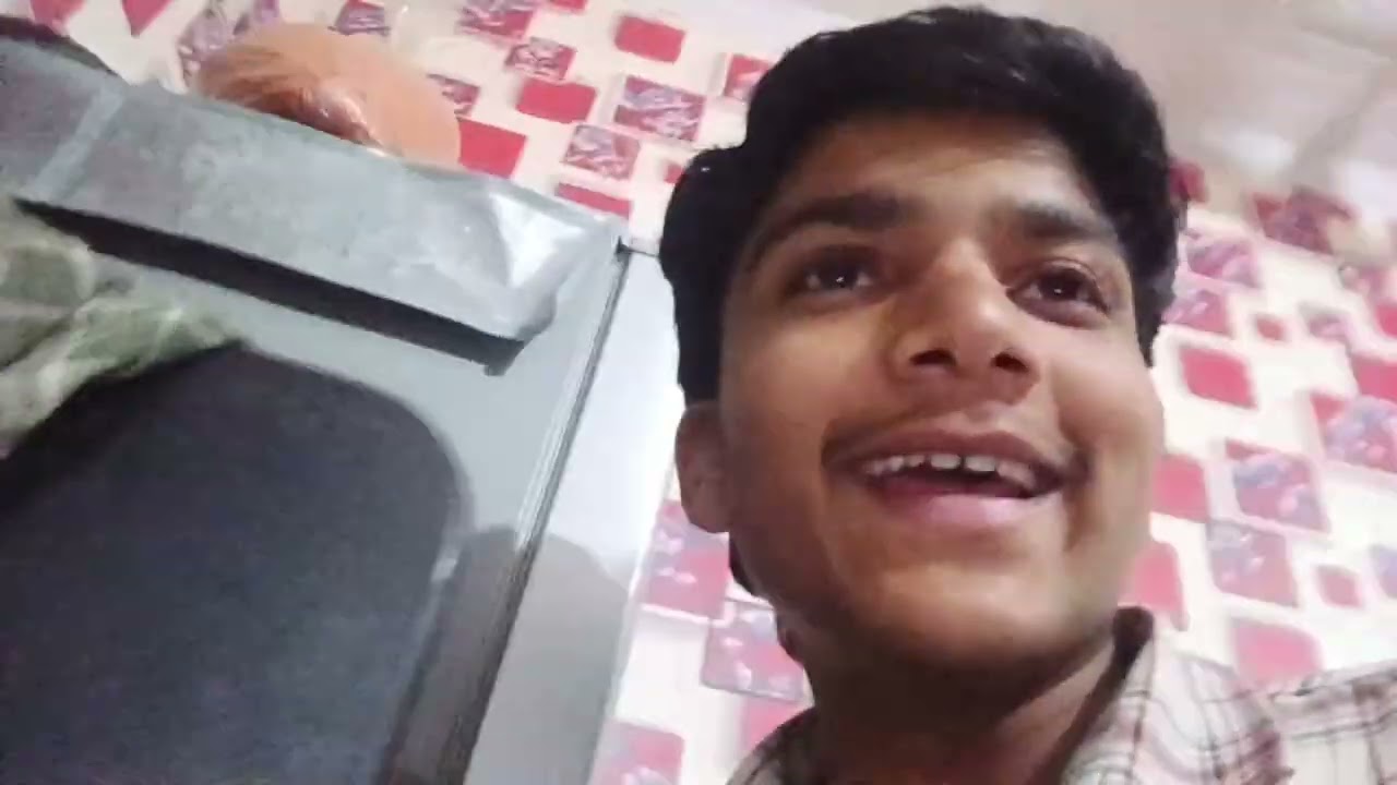 Ye kya bol rhe hai gher me 😂