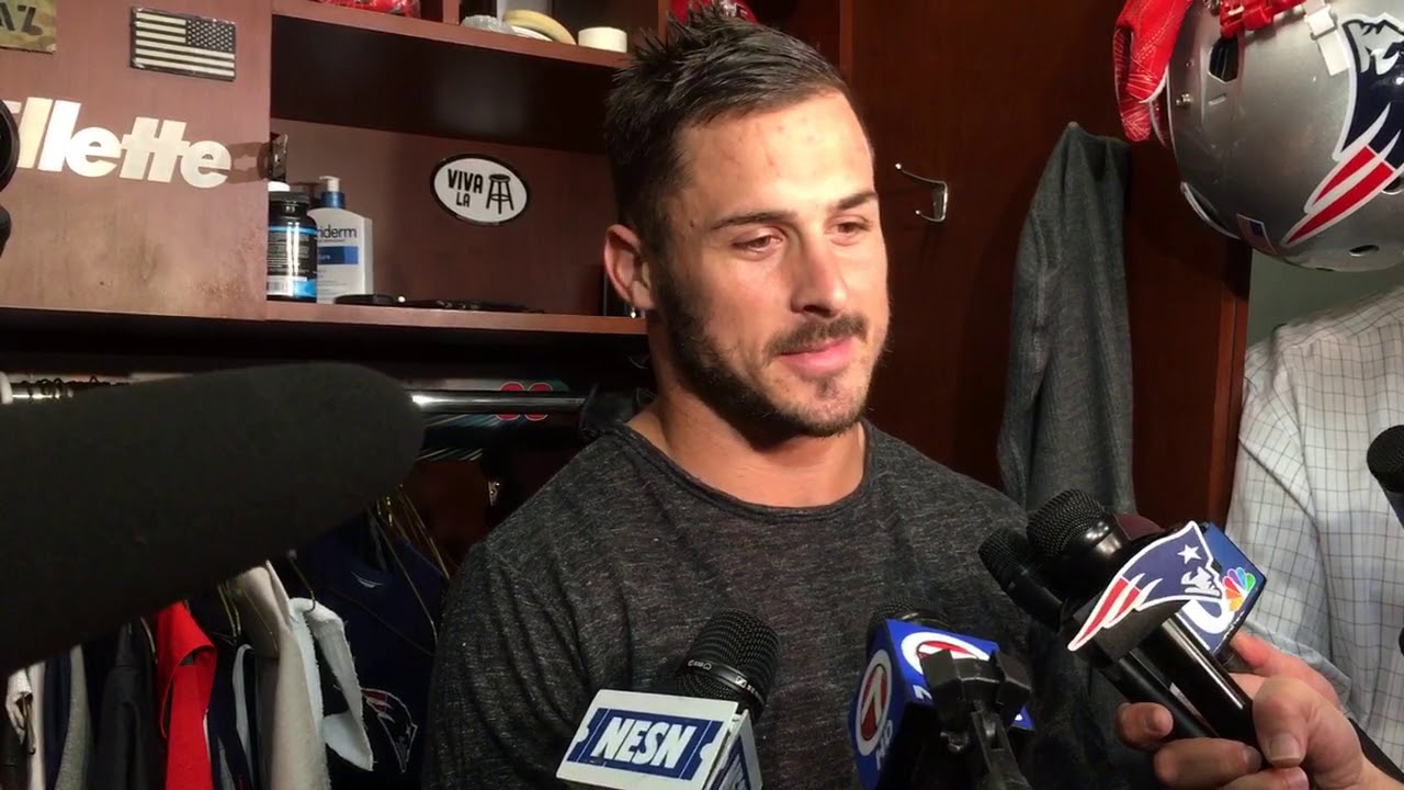 Patriots WR Danny Amendola leaves game with head injury