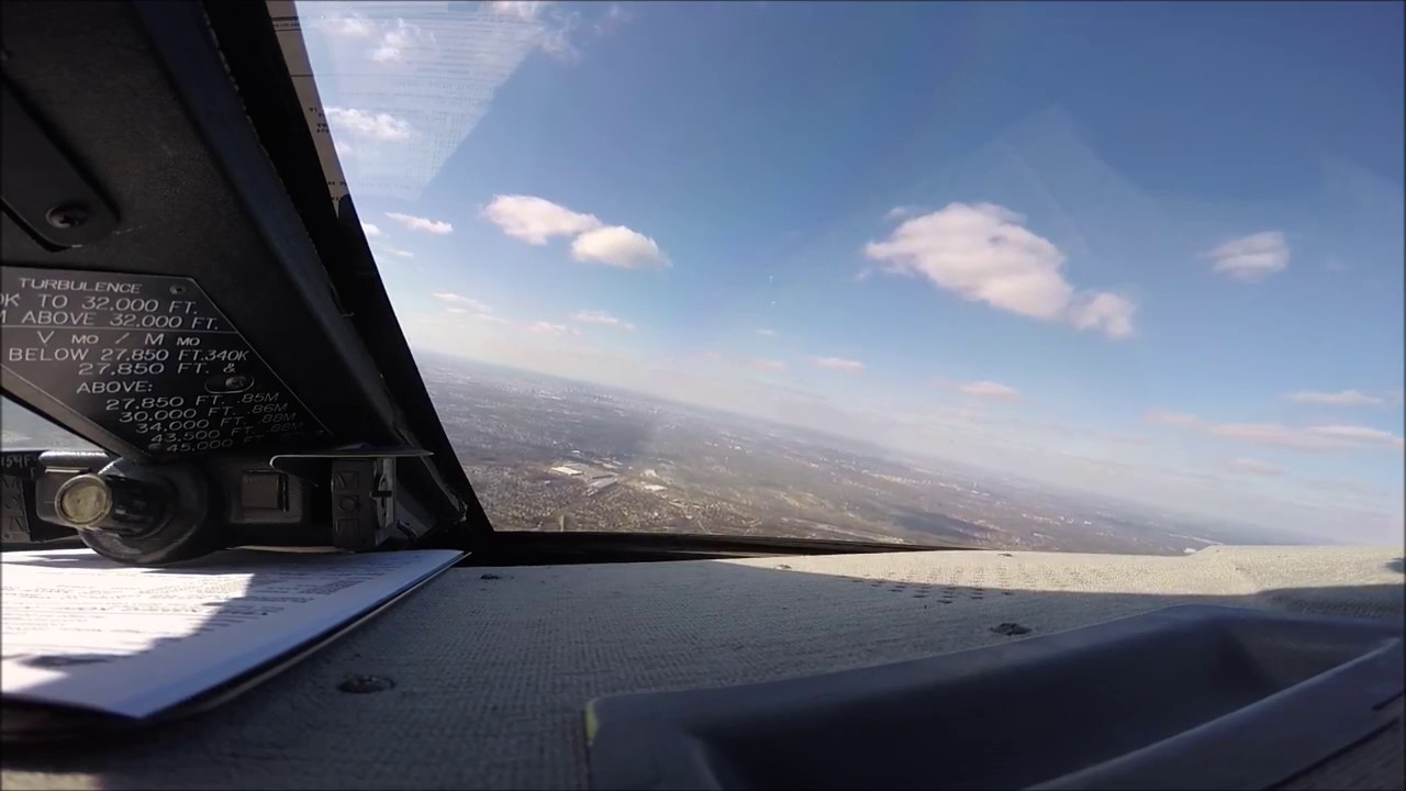 Gulfstream IV-SP Cockpit Visual Approach and Landing 27R Philadelphia ...