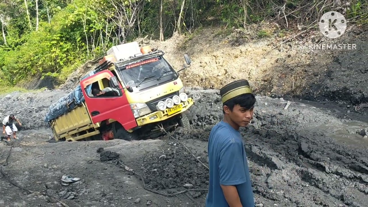 ADA KUBANGAN DI JALAN ASPAL?
