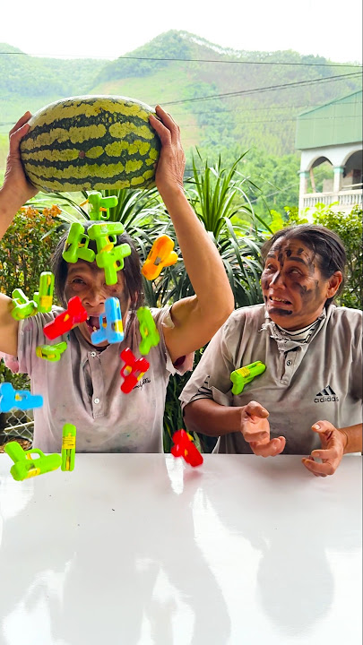 Two sisters teasing each other super cute 🍉🍉🔫🔫😂😱👶🏻♥️👴 #shorts #cute