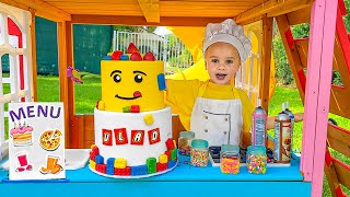 Chris Joue Dans Le Café Des Enfants Et Nourrit Les Animaux