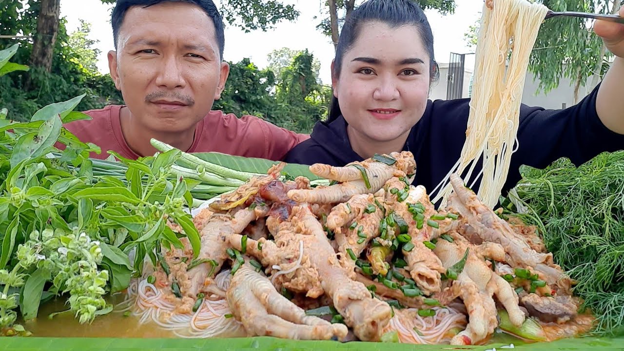 ขนมจีนน้ำยากะทิตีนไก่ ตีนไก่นุ่มๆเปื่อยๆอร่อยมากค่ะ 30 มิถุนายน พ.ศ.2565