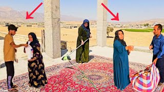 👩‍👧‍👧🤵The quiet life of the cameraman and Zeinab after Reza's arrest screenshot 1