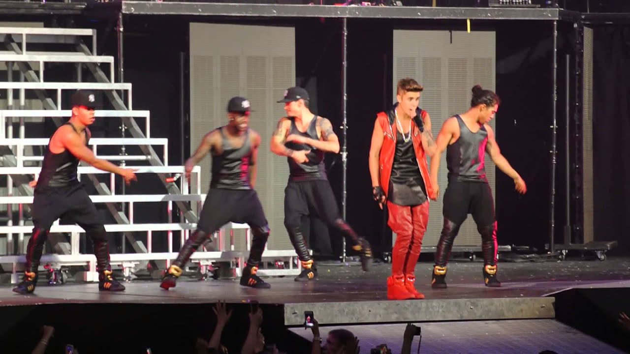 Justin Bieber Performing Boyfriend in Chicago 7.9.13