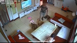 No Debiste Abrir La Puerta Niña