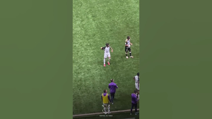 PREOCUPANTE! YURI ALBERTO SENTE DORES E SAI DE CAMPO CARREGADO PELOS COMPANHEIROS